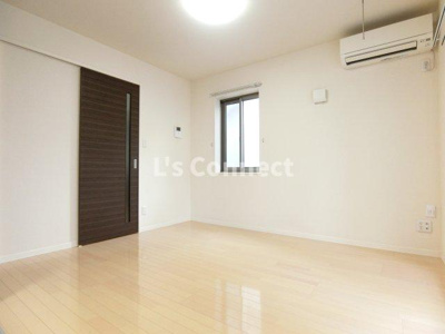 【居間・リビング】 | アルクスナバタ一番町 | ６．４帖の洋室には２面に窓があります。