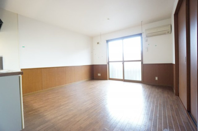 【居間・リビング】 | ピュア 調 | ※同物件・反転タイプの写真です。