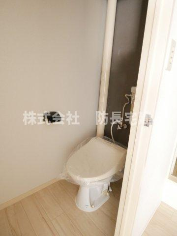 ストークハイツのトイレ|落ち着いた色調のトイレです