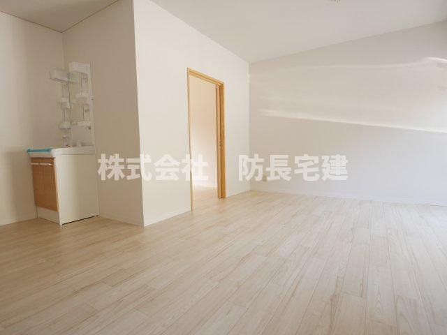 ストークハイツの居間・リビング|こちらの居間で趣味の時間をお楽しみください