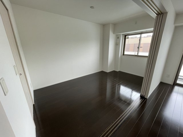 グリーンヒルズの洋室