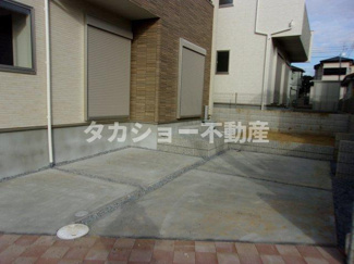 【駐車場】 | 駐車スペースもあります、並列駐車で2台駐車可能です。