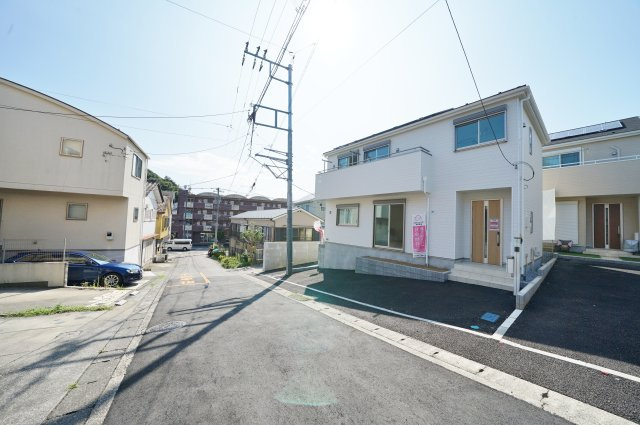 【横浜市旭区中白根１丁目9-5新築戸建て２号棟】★仲介手数料無料★（白根小学校・旭北中学校）の前面道路含む現地写真