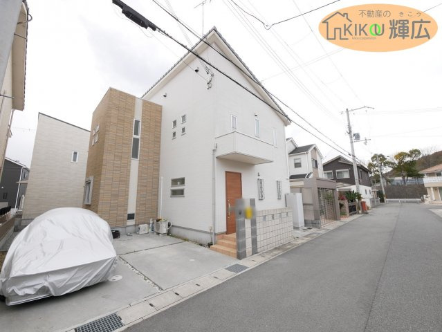 姫路市飾東町佐良和　中古戸建の外観|太陽光発電システム付きのオール電化住宅です。