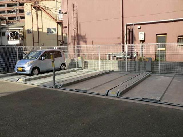 FEEL三国の駐車場