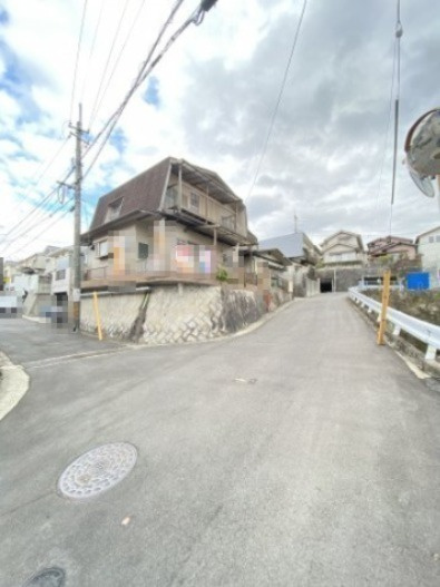 売土地　相田3丁目の前面道路含む現地写真