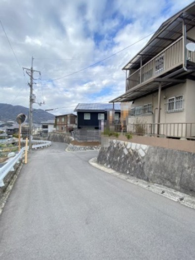 売土地　相田3丁目の前面道路含む現地写真