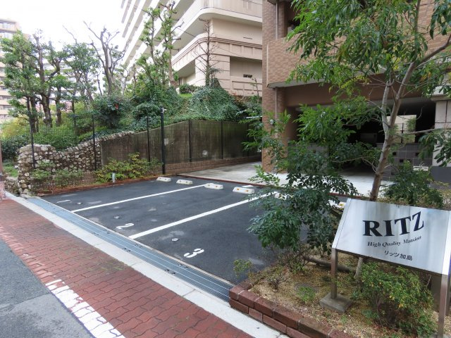 リッツ加島の駐車場
