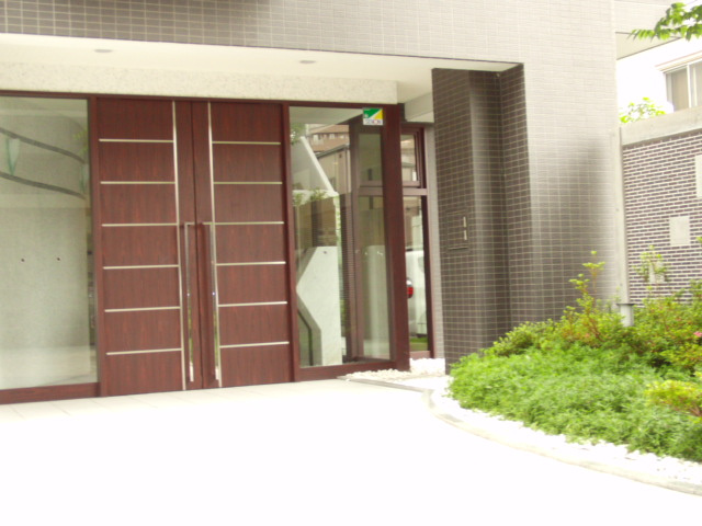 大阪市淀川区十三東３丁目の賃貸マンションのエントランス