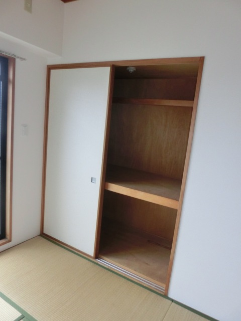 エル三津屋の収納