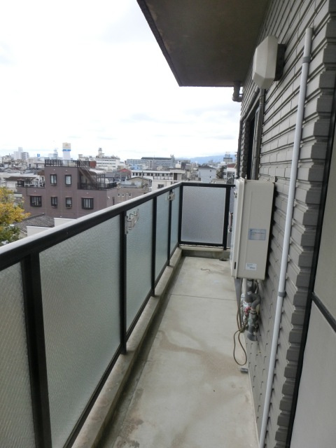 エル三津屋のバルコニー