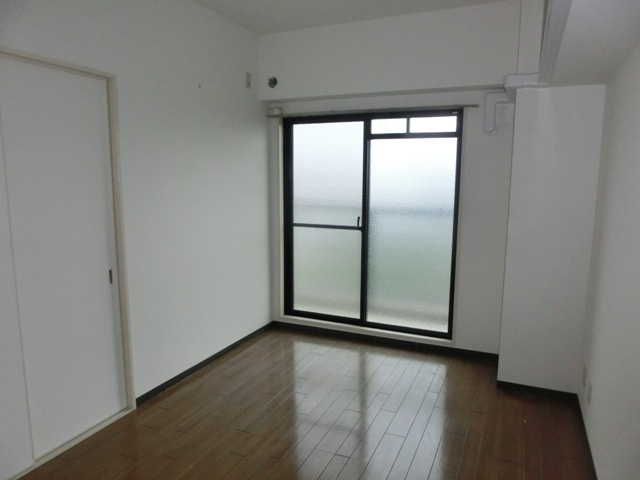 エル三津屋の洋室