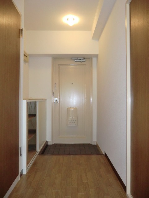 大阪市淀川区三津屋南２丁目の賃貸マンションの玄関