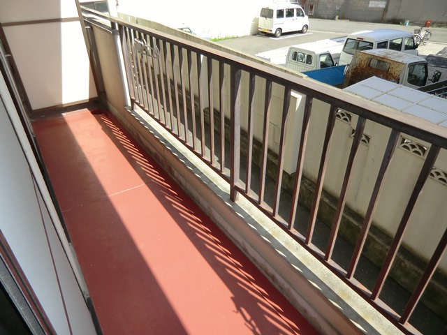 大阪市淀川区三津屋南２丁目の賃貸マンションのバルコニー