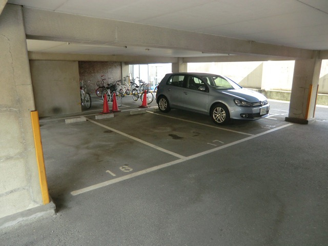 大阪市淀川区三津屋南２丁目の賃貸マンションの駐車場