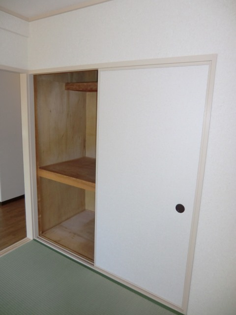 大阪市淀川区三津屋南２丁目の賃貸マンションの収納