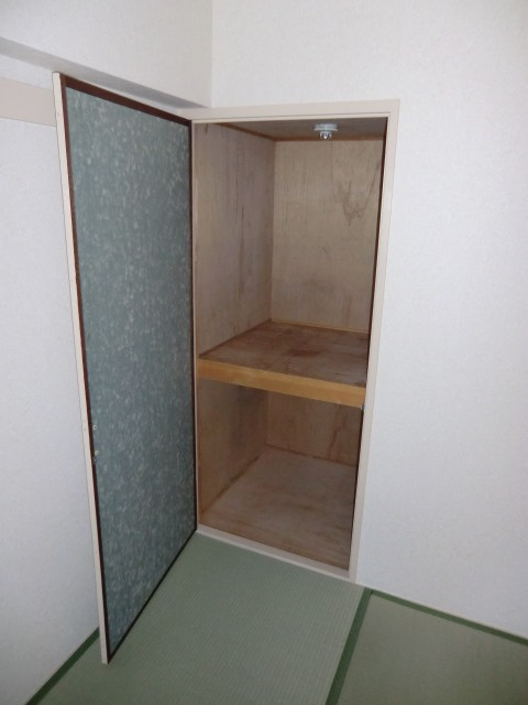 大阪市淀川区三津屋南２丁目の賃貸マンションの収納