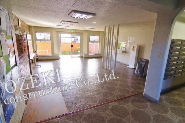 サニーハイツせんげん台のエントランス