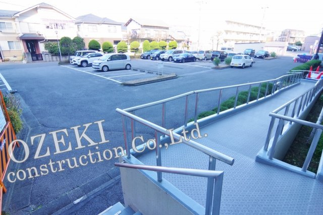 サニーハイツせんげん台の駐車場