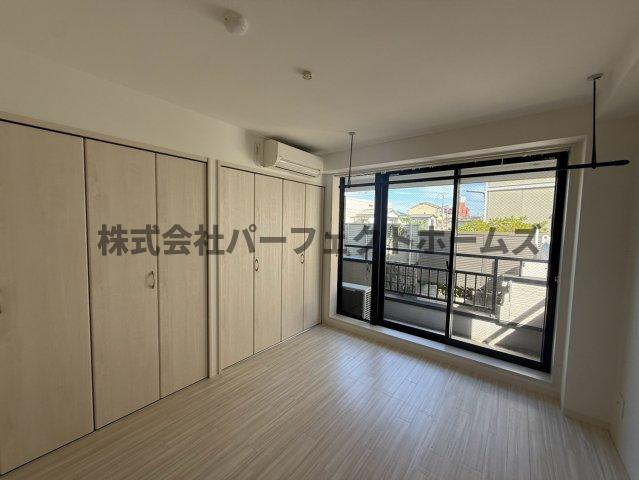 クラウディア中宮の洋室|明るい洋室です