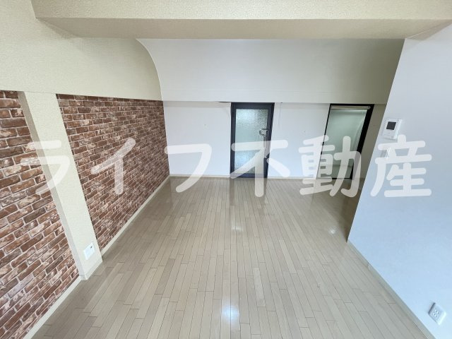 グローリアビルの洋室|落ち着いた色調の洋室です