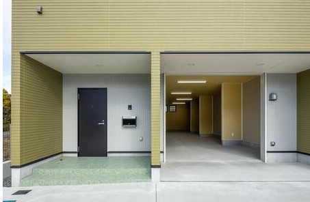 篠田新割店舗のエントランス
