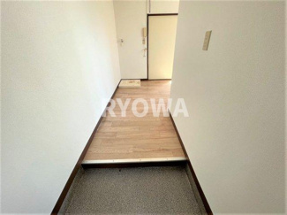 【玄関】 | コモダコーポ | 掲載の写真は退去前の写真となります。