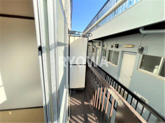 【バルコニー】 | コモダコーポ | 掲載の写真は退去前の写真となります。