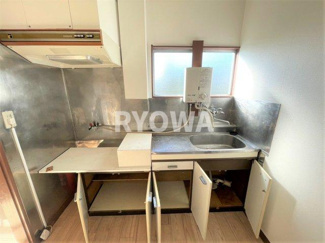 【キッチン】 | コモダコーポ | 掲載の写真は退去前の写真となります。