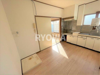 【居間・リビング】 | コモダコーポ | 掲載の写真は退去前の写真となります。