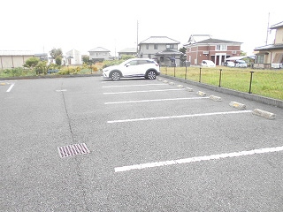 レオネクストサンパティの駐車場