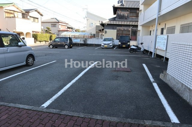 メゾンかんのんじの駐車場