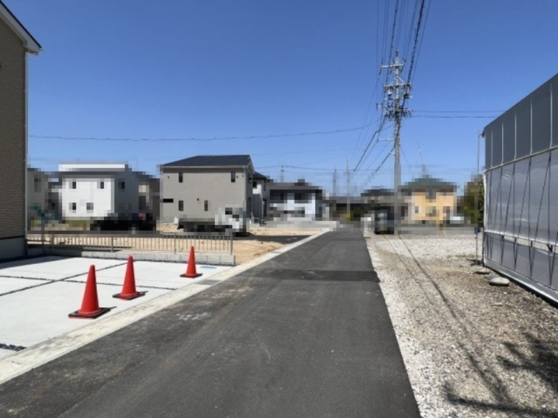 高浜市屋敷町22-2期新築戸建　1号棟の前面道路含む現地写真|高浜市屋敷町22-2期新築戸建前面道路写真です。北側4.0ｍ公道に接道