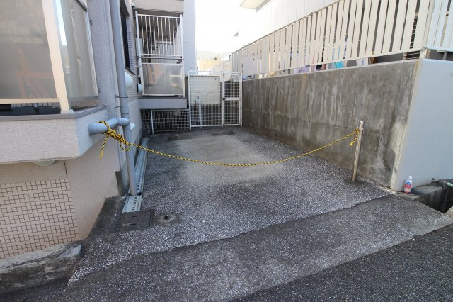 エール向陽の駐車場