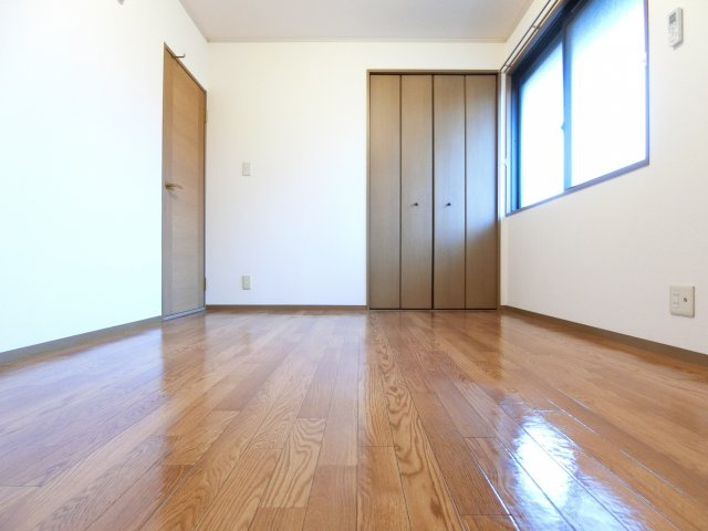 サンシャインの寝室