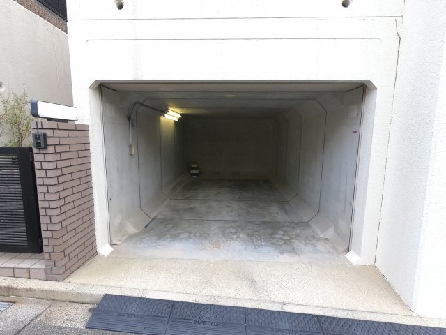 ２０２２年１１月リノベーション済み■即ご入居可能■ゆったり５ＬＤＫ■城陽市寺田大谷の駐車場|車庫