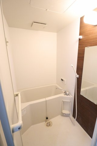 メゾン・ドゥ・フォレストの浴室|日々の疲れを癒すお風呂付です