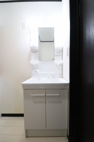 メゾン・ドゥ・フォレストの洗面所|コンパクトで使いやすい洗面所