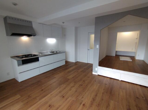 第1神栄ビルの居間・リビング