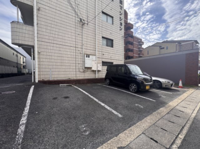 公園マンションの駐車場