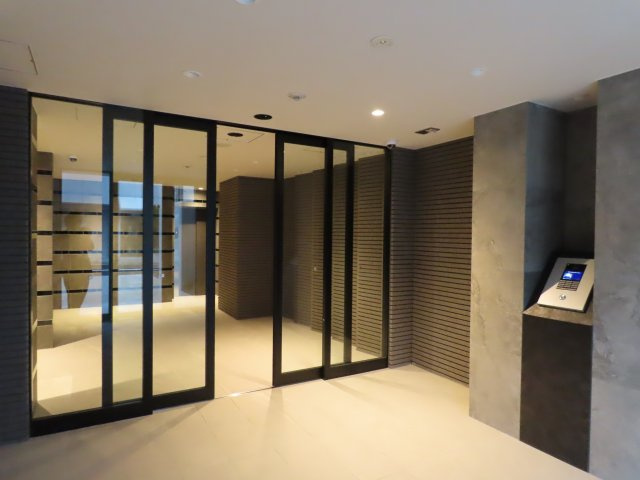 大阪市淀川区十三東４丁目の賃貸マンションのエントランス