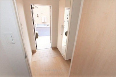 【玄関】 | マーヴェラス・Ⅰ | きれいな玄関です
ラ・カーザドルチェⅢ　103号室　2019/3/28撮影