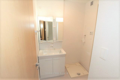 【洗面所】 | マーヴェラス・Ⅰ | コンパクトで使いやすい洗面所
ラ・カーザドルチェⅢ　103号室　2019/3/28撮影