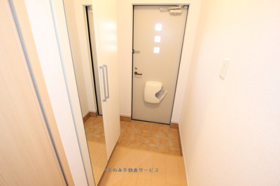 【玄関】 | ソレイユ・タカクラ | きれいな玄関です
ソレイユ・タカクラ　102号室　2014/4/26撮影
