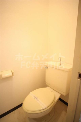 【トイレ】 | サンシャイン弁天町 | 落ち着いた色調のトイレです