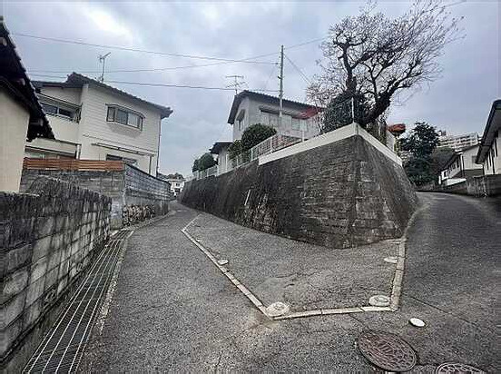 【前面道路含む現地写真】