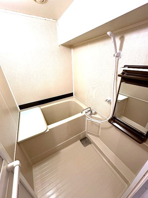 【浴室】 | コスモ生田 | 清潔感のある浴室です♪ゆったりお風呂に浸かって一日の疲れもすっきりリフレッシュできますね☆