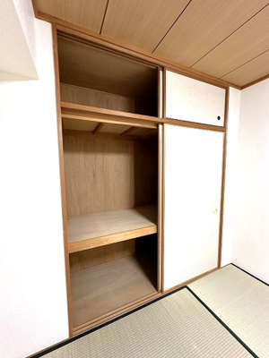 【収納】 | コスモ生田 | 和室6帖のお部屋にある天袋付き押入れです！押入れは寝具など、かさ張りやすいものの収納にぴったり☆