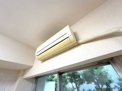 【設備】 | コスモ生田 | リビングダイニングキッチンにあるエアコンです！ムシ暑い夏も肌寒い冬も快適に過ごせますね♪洋室5.7帖のお部屋にもエアコン完備です！
