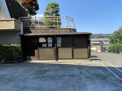 【その他共用部分】 | コスモ生田 | 敷地内ごみ置き場でごみ出しもらくらく～♪忙しい社会人さんや主婦さんにもうってつけ！